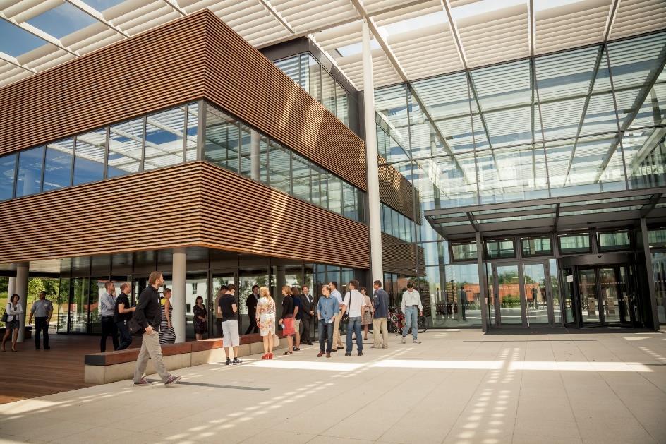 Záměrem architektů bylo navrhnout toto komplexní zařízení maximálně jednoduše a čitelně.