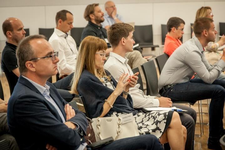 Následujícím tématem byla současná podpora kvalitních renovací nad rámec minimálních požadavků existující legislativy a její další vývoj právě v oblasti veřejných budov.