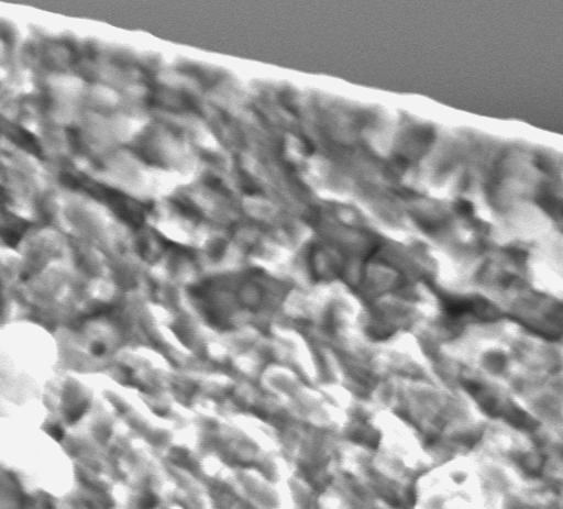 13, jádro materiálu 3 µm Skutečnost, že ocel Vanadis 4 Extra vykazuje po plasmové nitridaci tak výrazný pokles houževnatosti, výraznější, než ocel Vanadis 6, je na první pohled překvapující.