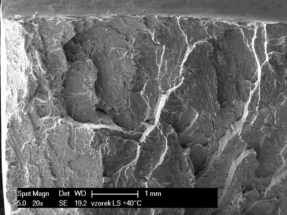 Vzorek LS1 +40 C Vzorek v litém stavu po zkoušce vrubové houževnatosti při