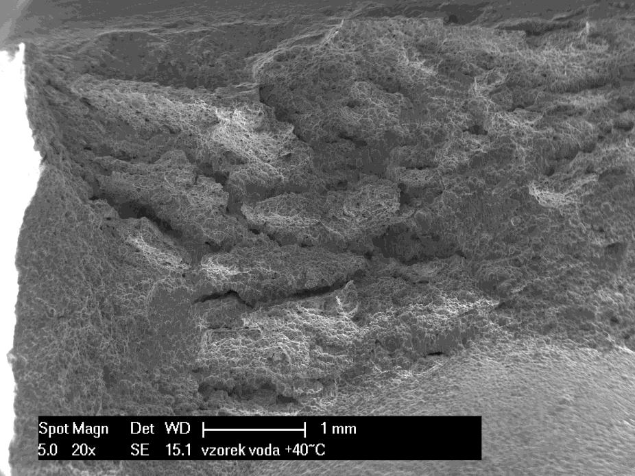 Vzorek VO1 +40 C Vzorek zpracovaný tepelným režimem 1100 C/6h/voda po zkoušce vrubové houževnatosti při