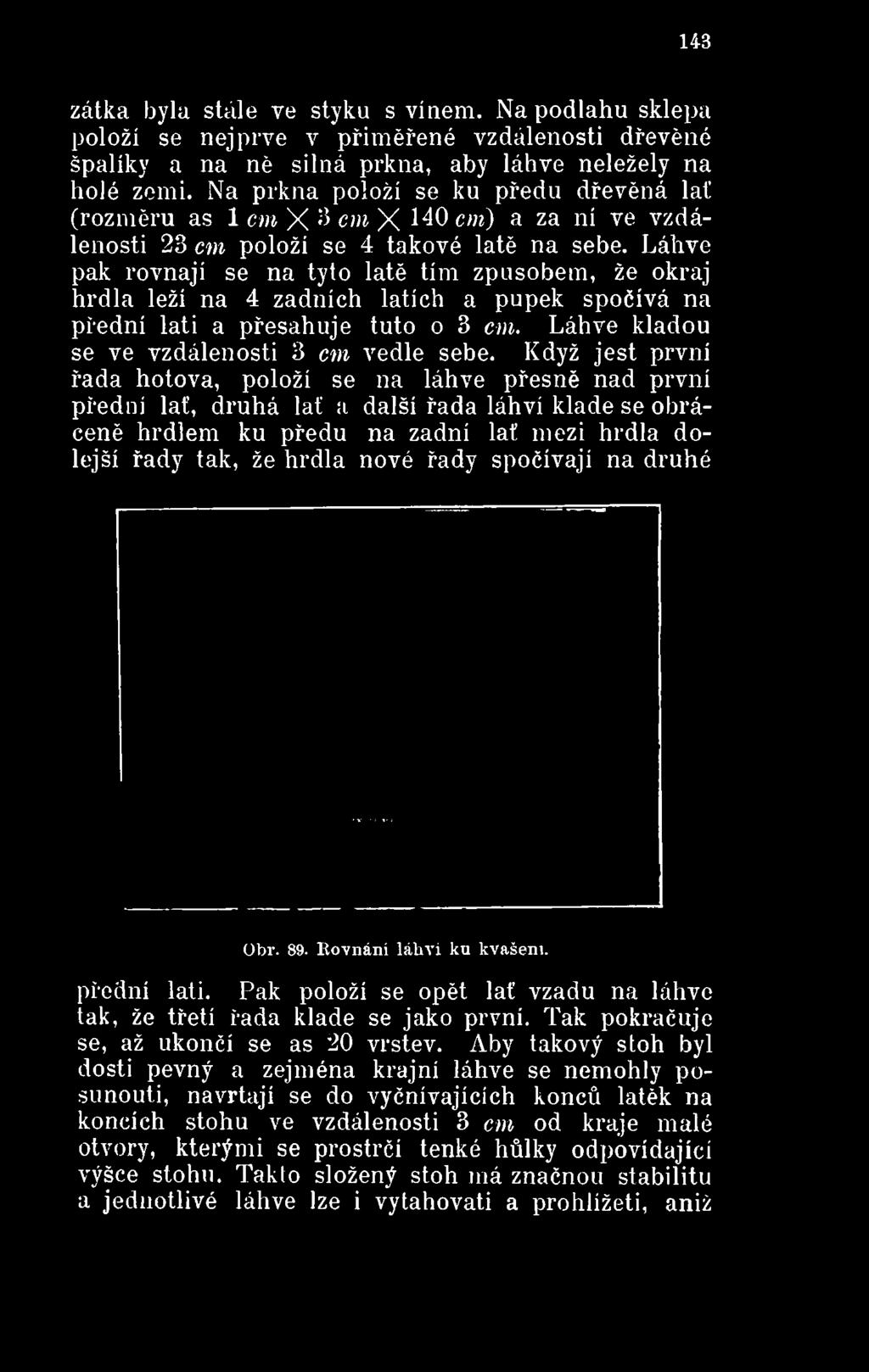 Láhve kladou se ve vzdálenosti 3 em vedle sebe.