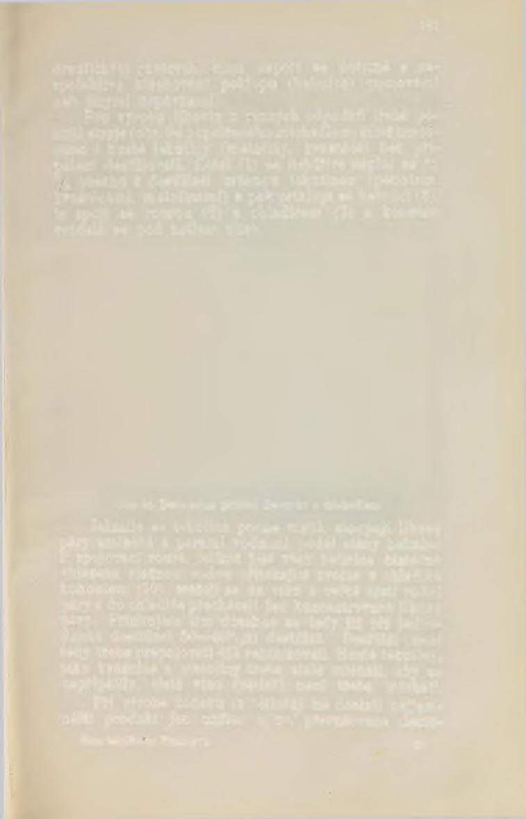 161 draulickým závěrem, čímž uspoří se obtížné a nespolehlivé utěsňování poklopu (helmice) gumovými neb jinými ucpávkami.
