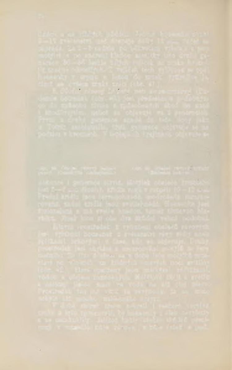 78 linách a na vlhkých půdách. Jediná housenka zhubi 9 12 květenství, než dospěje délky 12 mm, načež se zapřádá.