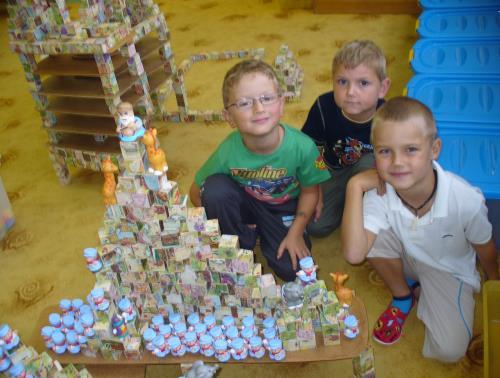 DĚTI! ( DĚTI, ZDRAVÍ A BÁBA CHŘIPKA)) Hlavní záměr: uvědomění si vlastního těla, poznávání sebe sama, uvědomění si pozitivních citů k sobě, osvojení si poznatků a dovedností důležitých k podpoře