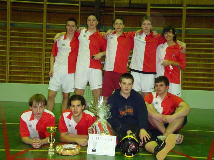 o) další aktivity školy Každoročně škola organizuje LVVZ v tomto školním roce to byly tři kurzy (na Lipně a v Krkonoších), turistické kurzy byly organizovány u 3.