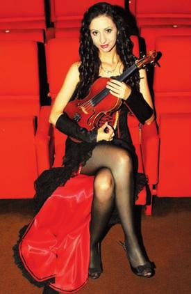 číslo 26 1. júl 2011 Barbora Botošová: Ako Cinka Panna... Nespútaná, temperamentná, jedine ná! Ste jedinou slovenskou primáškou, kedy ste prvý raz chytili do rúk husle? Ke som mala jeden a pol roka.