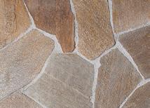 Svou tvrdostí se kvarcit vyrovnává oblíbené břidlici. Složení a atraktivní barevnost Kvarcit obsahuje až 95 % křemenných zrn a má zrnitou, nepravidelnou až mozaikovitou strukturu.