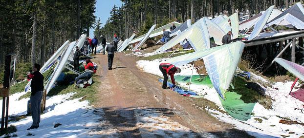 Závěsné létání Závěsné létání je nejstarším sportovním odvětvím v Letecké amatérské asociaci, jejíž vznik předstihlo doslova o patnáct roků.