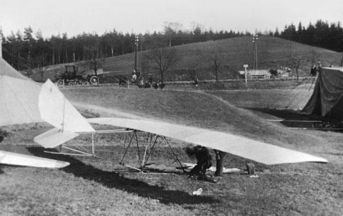 Aero A-17 je příkladem velmi lehké konstrukce kluzáku ze začátku dvacátých let.