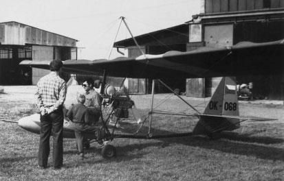 Ducháčkem. První padákový kluzák domácí konstrukce však předvedl jeho konstruktér J. Tesař již v roce 1987 při soustředění brněnských balonistů na Velké Fatře.