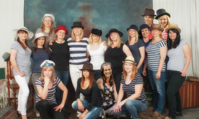 Švecová, Kamila Bráníková horní řada: Hana Rupertová Pašteková, Ivona Dalziel Miklíková, Lenka Hašpicová Seznam pracovníků na