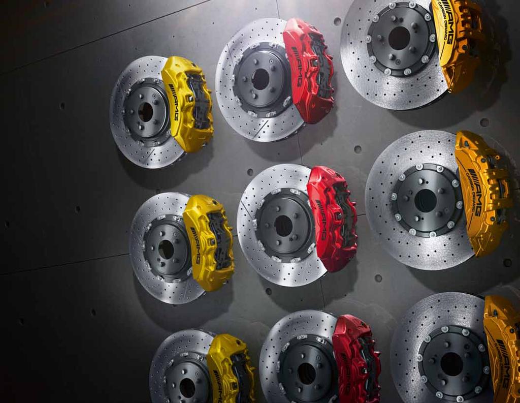 Pro model Mercedes-AMG GT R jsou navíc exkluzivně dostupná 5dvoupaprsková kovaná kola AMG Performance, lakovaná v barvě matná černá, s leštěným límcem ráfku (RXC).