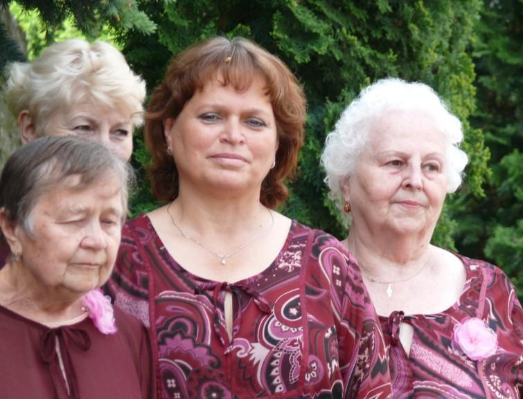V průběhu pietního aktu vystoupil ženský pěvecký sbor Smetana, se kterým vystupuje také naše milá členka, sestra Blanka Lorberová. Text,foto: P.