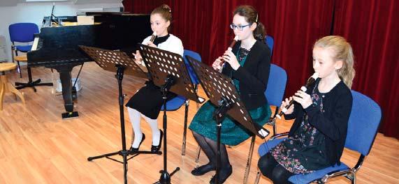 reprezentantů jich osm přivezlo ocenění v podobě stuh a diplomů: v kategorii mladší instrumentalisté se v pásmu bronzová stuha umístily akordeonistka Magdaléna Knetlová a klavíristka Klára