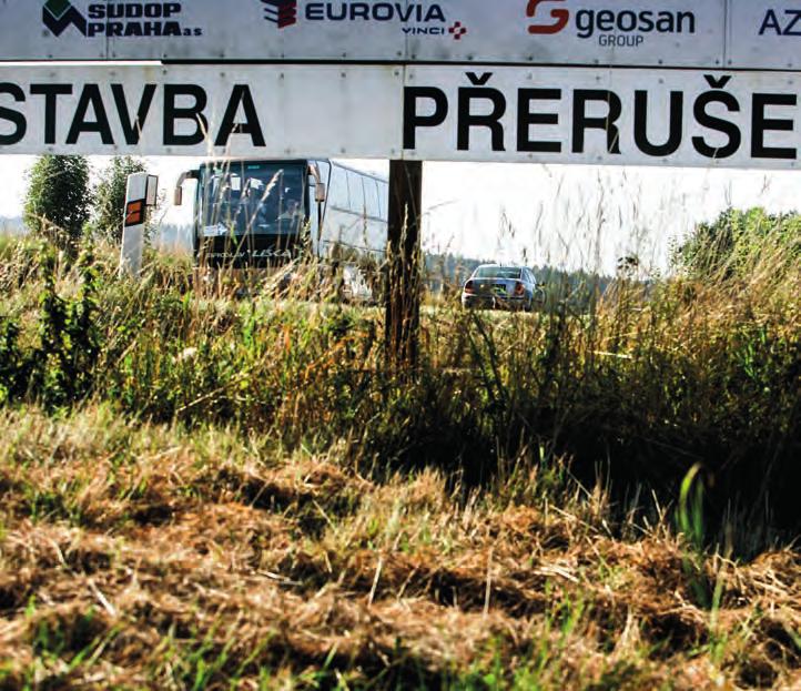 Technický pokrok se ve stavebnictví promítá také v dalších oblastech. Některá sofistikovaná stavební mechanizace již dnes zastane spoustu práce místo lidí.