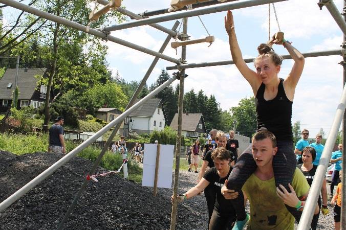 Žáci si díky kroužku osvojili nejen fyzickou zdatnost, ale také posílili i tu psychickou. V sobotu 4. 6. 2016 někteří žáci sportovního kroužku AHOL Střední odborné školy pod vedením paní učitelky Mgr.