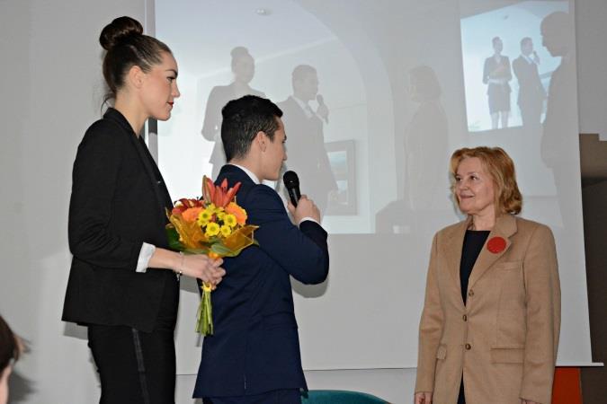 2015 Beseda s paní Magdou Vašaryovou: Můj život ve třech rolích (VS1, EM1, DS2, EM2, VS2, DS3, DS4, EM4) 28. 1. 2016 Školní představení tříd PL + rozborový seminář (PL1, PL2, PL3) 4. 2. 2016 Vernisáž a přednáška Papua Nová Guinea pana Doc.