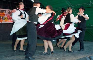 V súbore pracujú deti od 3 do 9 rokov. V repertoári majú tanečné hry z okolia Šurian a Nitrianskeho Hrádku. Vystupovali na rôznych akciách Matice slovenskej v Nesvadoch.