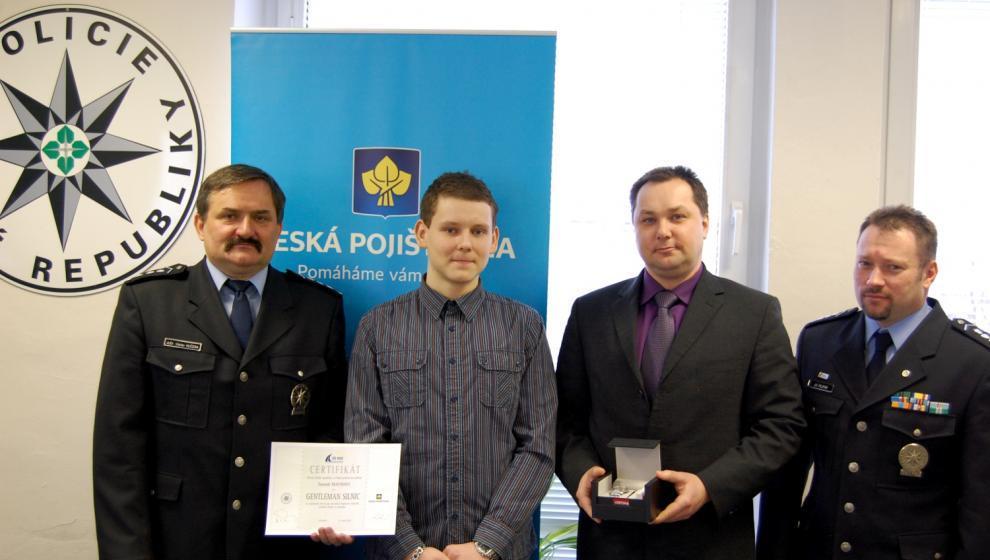 2012 Tomáš Maux Osmnáctiletý student poděbradského gymnázia po cestě ze školy prokázal odvahu a pomohl zraněné posádce