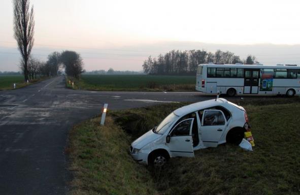 Po prvotním několikavteřinovém šoku a následném zjištění, že v autobuse se naštěstí nikomu nic vážného nestalo, vyběhl
