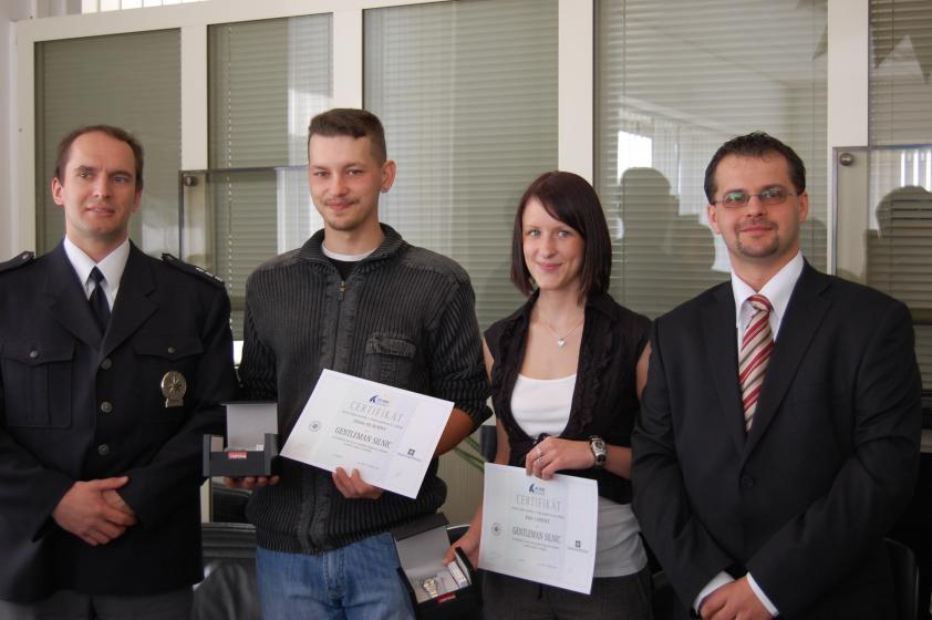 2010 Klára Lafková, Jiří Hlavsa Řidič bez řidičského průkazu porazil dva chodce a z místa nehody ujel.
