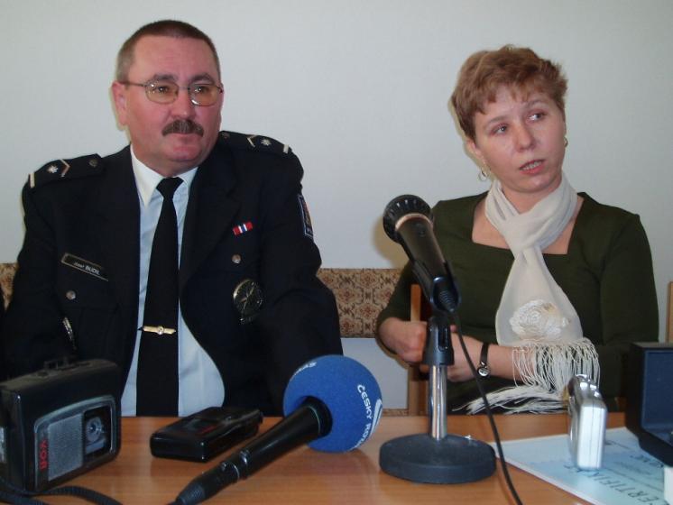 2006 Radomír Šustal, Tomáš Nedorostek, Josef Heryán Trojice policistů z Přerova zachránila život zraněné posádce automobilu, který po havárii skončil na střeše a navíc ještě na