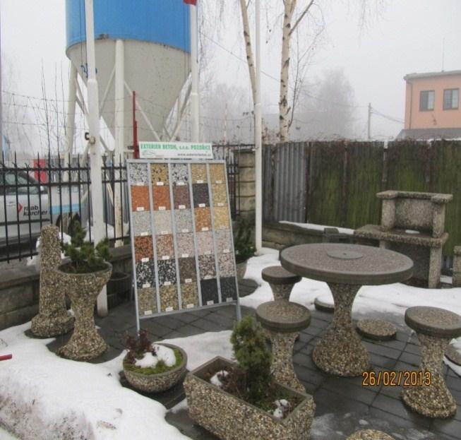 uveden na Obrázku 9 a druhé z pozinkovaného pletiva s