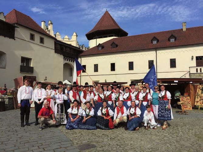 Během tří dnů jsme absolvovali čtyři hodinová vystoupení a při tom jsme si stihli prohlédnout kežmarský hrad, ochutnat slovenské speciality a potkat se s místním souborem