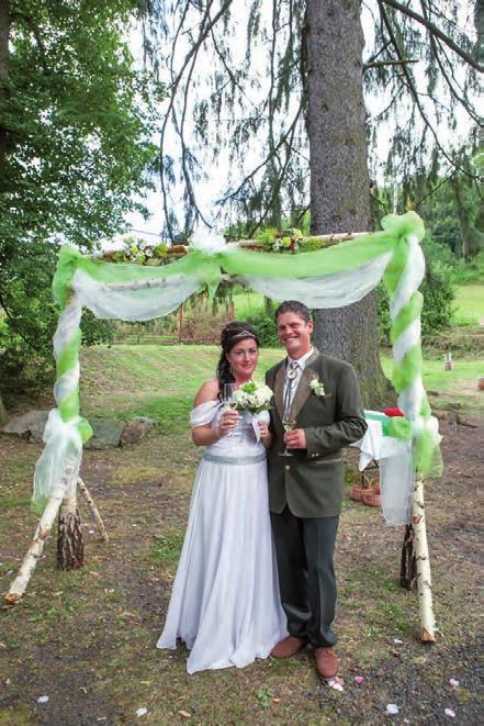 Svatba u myslivecké chaty Svatba je dnem velké radosti a je to dnem radosti i pro mě, protože mám tu milou povinnost oddat dva mladé lidi. A ještě lepší je, když jsou to mí kamarádi. V sobotu 14. 7.
