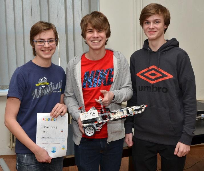 Jiráskovo gymnázium na Robotickém dni v Praze Robotický den 2017 stručně v číslech: 177 robotů postavených 277 účastníky z 9 zemí (Slovenska, Polska, Německa, Velké Británie, Portugalska, Řecka,