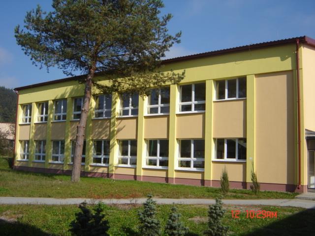 37888641 Riaditeľka školy: Mgr.