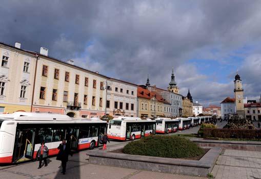 dopravou na hlavnom cestnom ťahu E66, ako aj hustou dopravou v jednotlivých obytných zónach mesta, ktorá spôsobuje vysoké hodnoty znečisťujúcich látok v ovzduší.