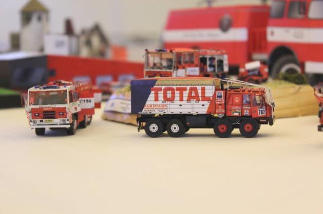 Stránka 11 Zpravodaj obce Bohuslavice č. 293 Květen 2017 model celé výstavy, což je pro papírového modeláře, který soutěží i proti plastovým a kovovým modelům nádherný a nečekaný výsledek.