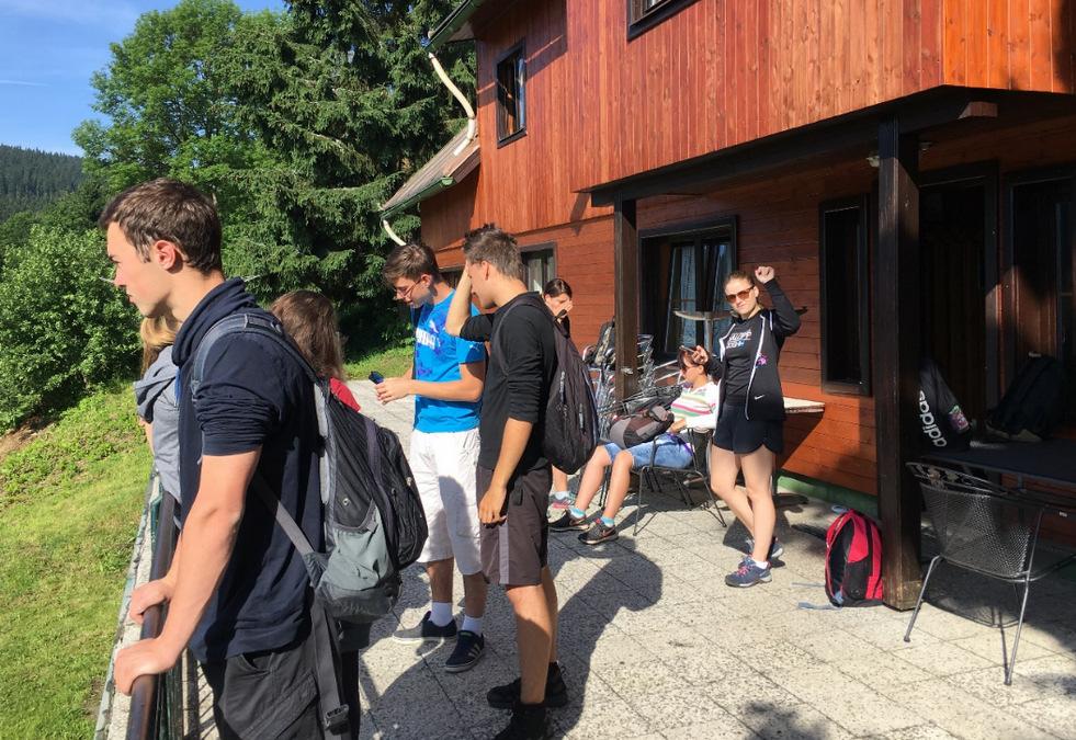Všichni účastníci byli ubytováni na chatě Jasanka v osadě Labská u Špindlerova Mlýna. Pobyt byl zaměřen na informace o národním parku a o Krkonoších jako takových.