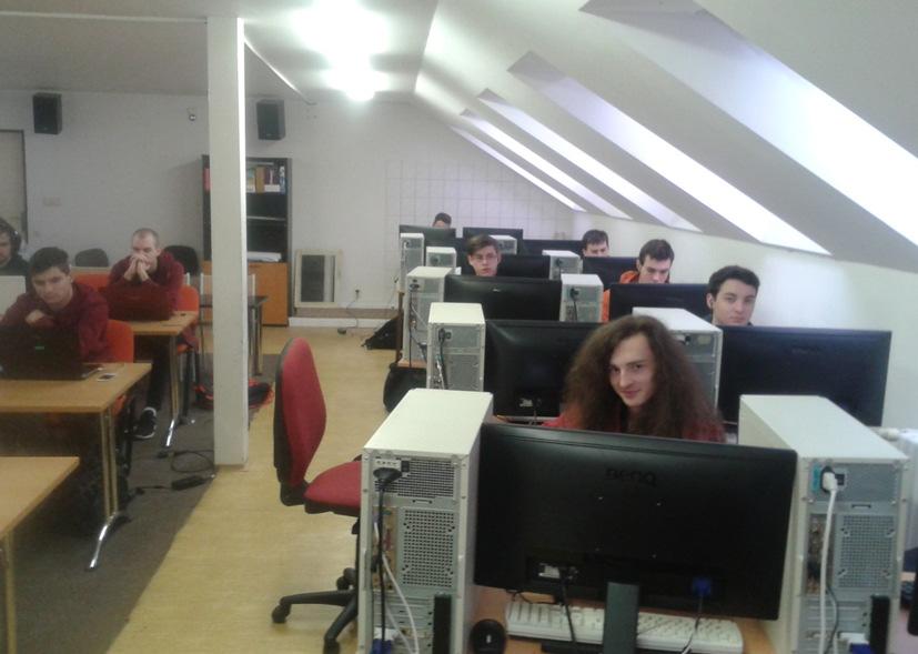 Mladší studenti si mohou půjčovat zjednodušenou četbu a starší studenti pak knížky v originále. Knihovna se již stala nedílnou součástí naší školy.