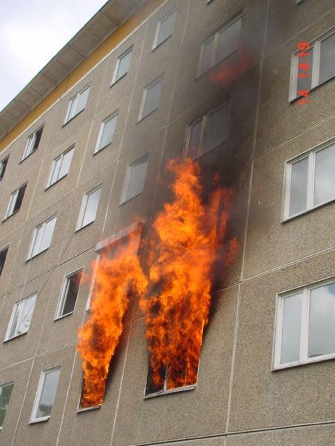 Vertikální šíření plamenů mezi podlažími nehořlavá