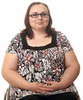 potíže s vyprazdňováním a mnohé další komplikace. Lenka má vyvedenou urostomii, kterou zvládá dobře, má ale časté potíže s průjmy.