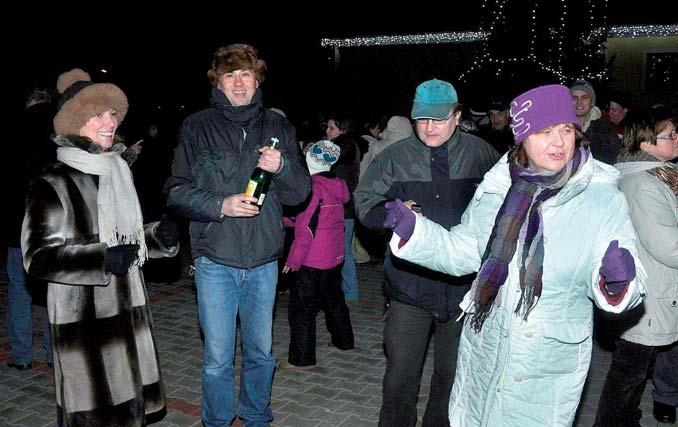A to naozaj s veľkou nádielkou sladkostí, s ktorými mu pomáhali anjel a čert. Pred NKD sa silvestrovalo do druhej v noci Račania sa výborne zabávali. Kto mal v Rači najkrajšiu vianočnú výzdobu?