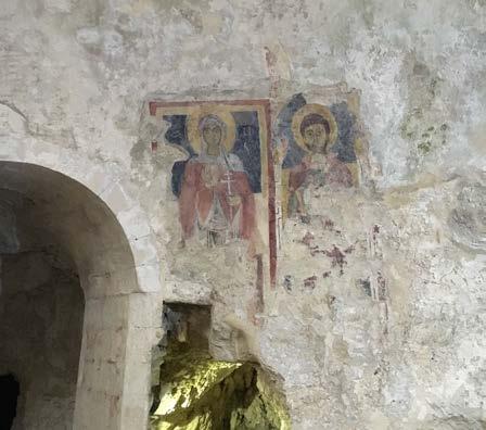 pež postaviť sochu anjela na vrchol mauzólea. Ponad rieku Tiber sme sa presunuli na námestie Navona. Z neho sme sa metrom dostali ku Koloseu. Koloseum sme videli z vonkajšej strany.