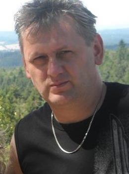 Milan Hnát řidič CSSP Chrudim Vážení klienti, dovolte mi, abych se vám představil. Jmenuji se Milan Hnát, v říjnu jsem nastoupil do organizace CSSP v Chrudimi jako nový řidič.
