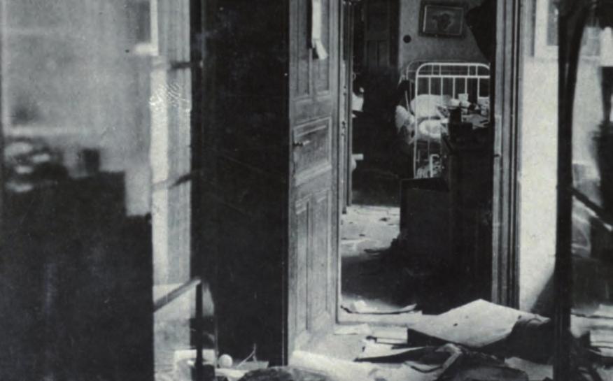 pistolí. Technicky nekvalitní, avšak zcela unikátní fotografie.