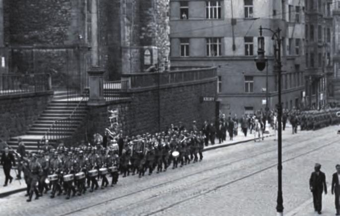 Nástup 2. čety požární policie na nádvoří Ústřední stanice Požárního sboru hl. m.