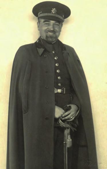 Kpt. Karel Pavlík, nar. 19. 10. 1900 v Hradových Střímelicích. Hrdina od Czajankových kasáren ve Frýdku z března 1939.
