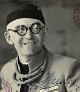 Řídící učitel Jan Zelenka-Hajský ze Žižkova se se svou rodinou a svými nejbližšími přáteli (odbojová skupina ŘÍJEN) obětavě zapojil do