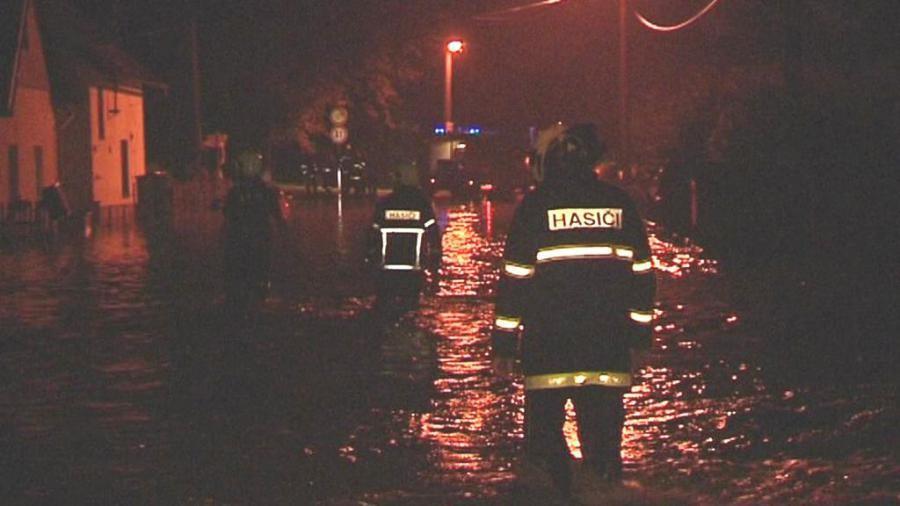 Blesková povodeň vytopila Klatovsko, zemřela ţena, červenec 2012 http://www.