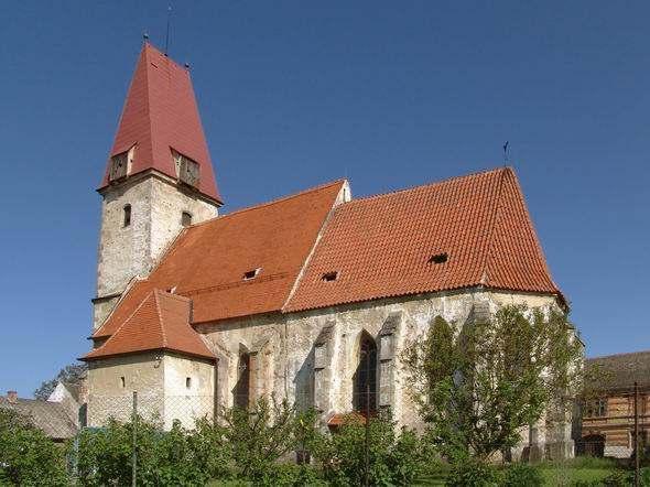 co se nám podařilo: - pokračovat ve scházení se ve společenství v sakristii kostela - vymalovat do výše 2,5 m vnitřek kostela - připravit setkání rodáků - připravit dětskou besídku u jesliček o