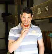 17 Arte Vini spol. s r.o. 18 Josef Kořínek Vinařství Arte Vini bylo založeno v roce 2008 s cílem vyrábět vína výhradně z hroznů nakupovaných od remonovaných pěstitelů vinné révy.