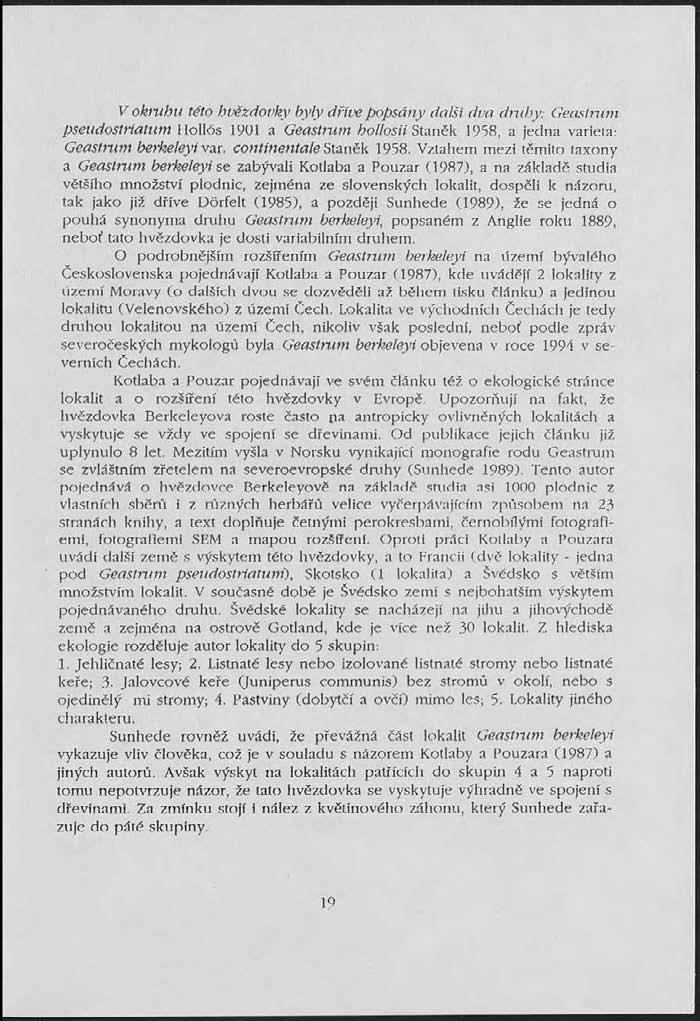 V okmhit této bvězdovky byly dříve popsány další dva druhy: Geastnim pseudostriatum Hollós 1901 a Geaslrum hollosii Staněk 1958, a jedna varieta: Geastmm berkeley i var. continentale Staněk 1958.