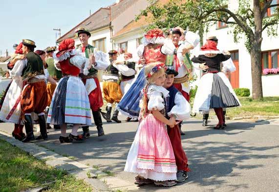 Informační měsíčník města Kroměříže ZDARMA DO VŠECH DOMÁCNOSTÍ 2017 8 Dožínky lákají na tradice, zábavu, dobré jídlo a atmosféru str. 12 Stavební práce probíhají v knihovně i v Domě kultury str.
